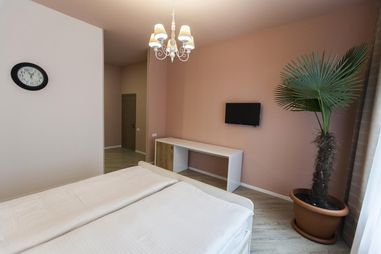 Holiday Hotel & Hostel Jerevan Eksteriør bilde