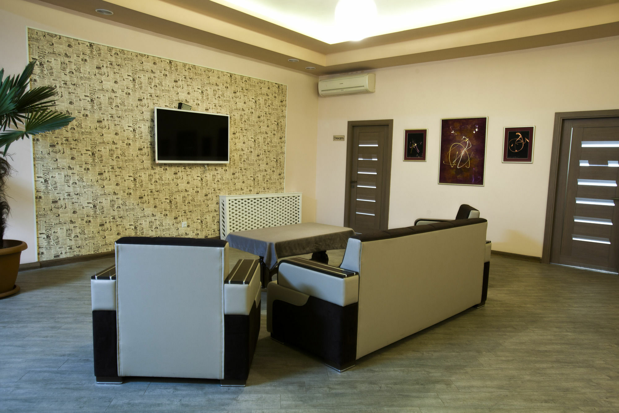 Holiday Hotel & Hostel Jerevan Eksteriør bilde