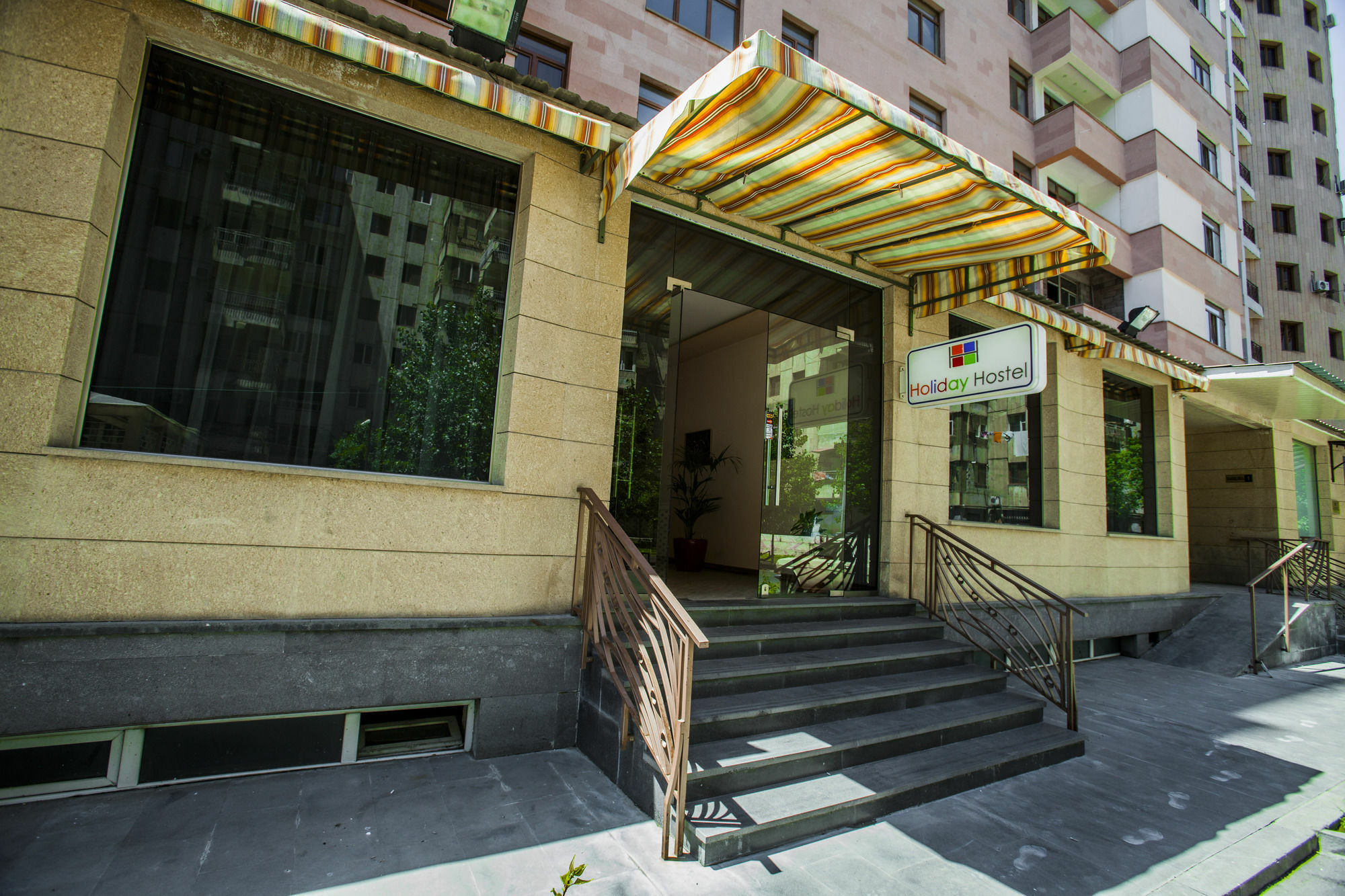 Holiday Hotel & Hostel Jerevan Eksteriør bilde
